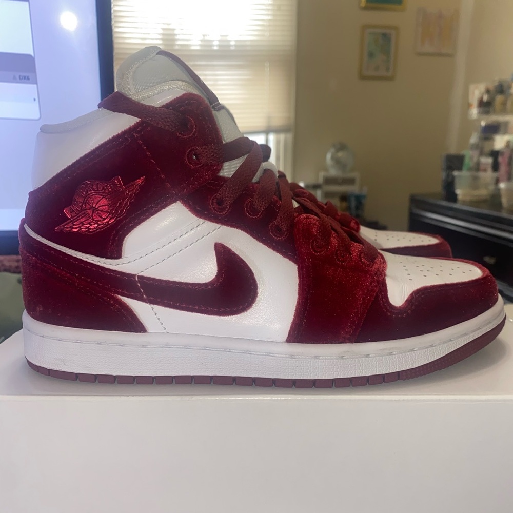 Women’s Air Jordan 1 Mid SE